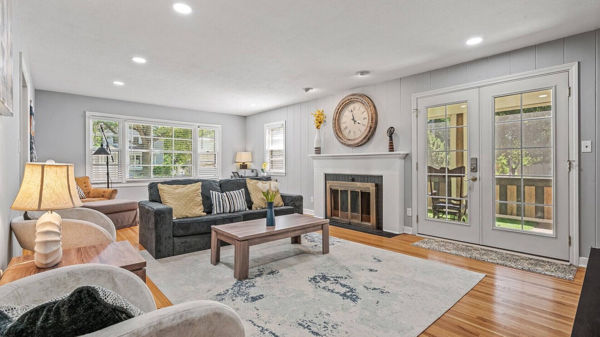 Rochester House | 1419-Walk to Mayo St Mary-Ritabnb Cheerful 5br+6baths,1 min walk to St.Marys