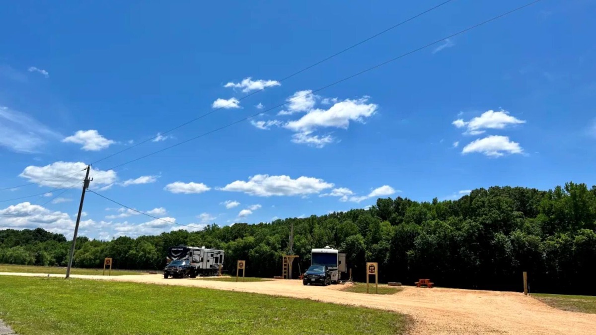 Flatwoods RV Rental | 142B LIFE IS A HIGHWAY SITE 18