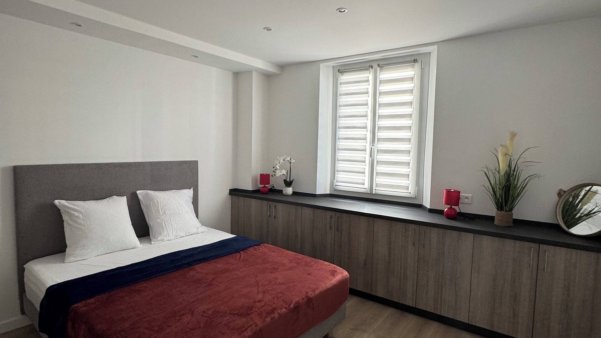 Mandelieu-la-Napoule Beach Apartment | 14484 T2 Air-conditioned in a residence close to beaches and shops