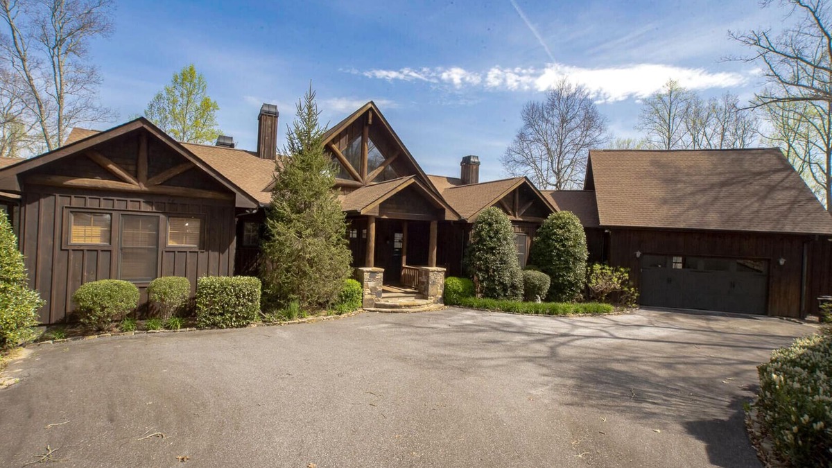 Bear Lake Reserve House | 1449 Lake Forest Drive at Bear Lake Reserve