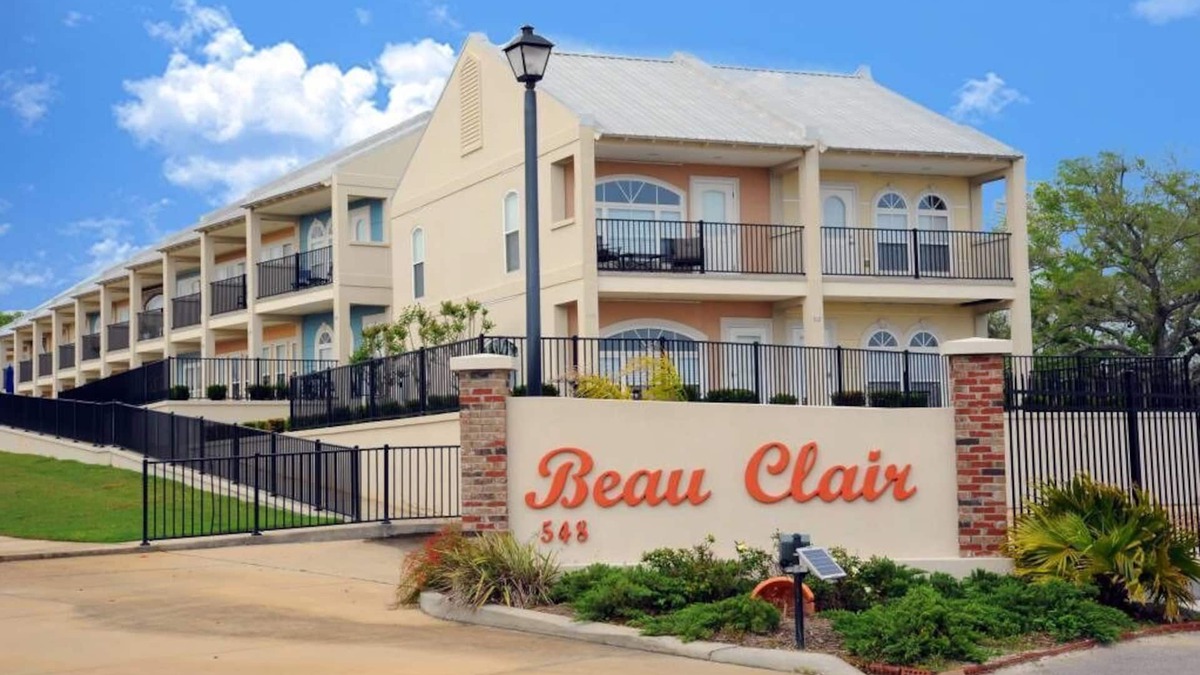 Long Beach Condo | 146 Beau Clair - Beachside Townhome with Pool in Long Beach