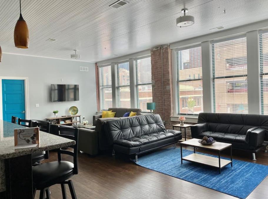 Downtown Kansas City Hotel | 1480Sq ft 2BR 2BA LOFT Downtown KC Historic Build