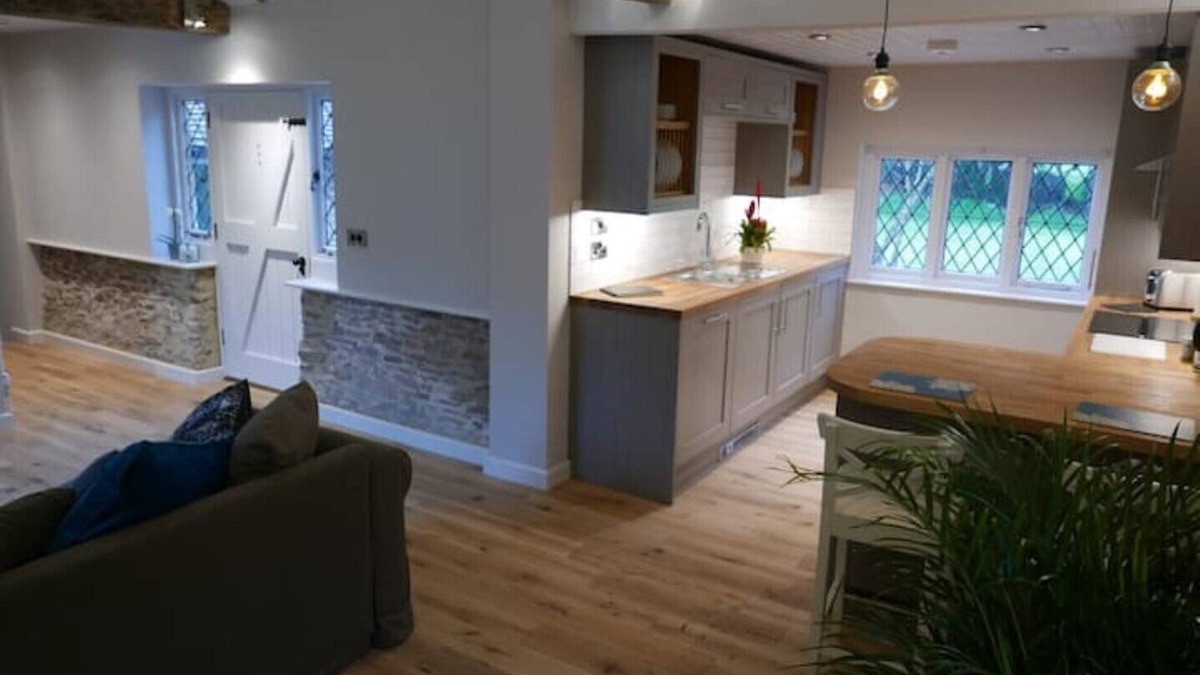 Godalming Cottage | 14th Century Converted Dairy