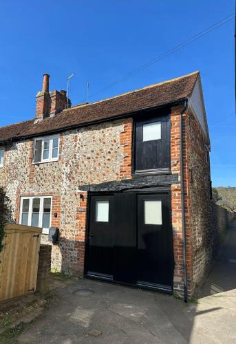 Alfriston House | 14th century Rose cottage, Centre of Alfriston By Air Premier