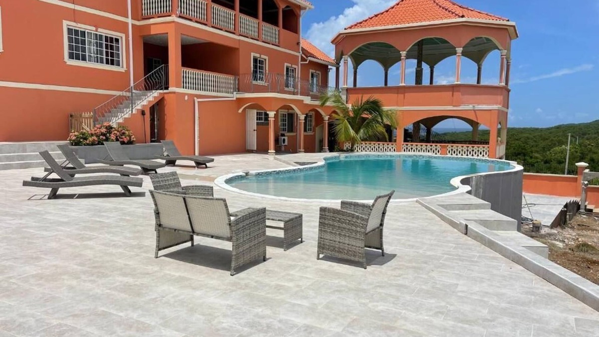 Silver Sands House | 15,000 Sq. Ft 7-bedroom house with Pool and Ocean views.