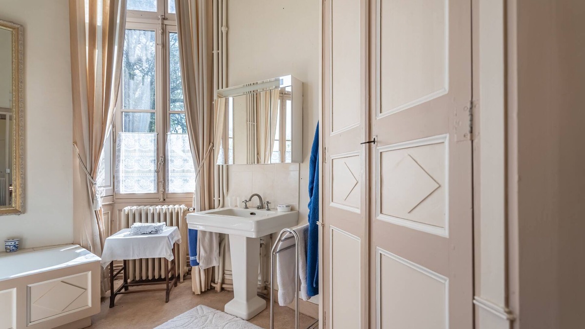 Dangeul Other | 15 Bedroom Castle in Dangeul