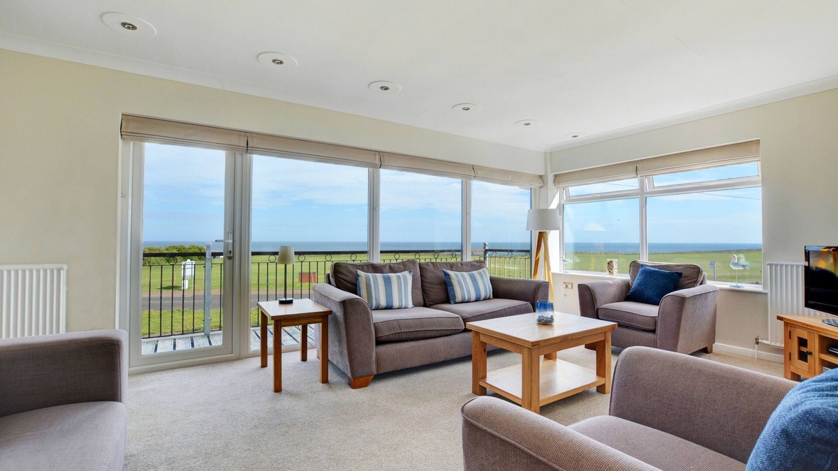 East Runton House | 15 Clifton Park - Three Bedroom House, Sleeps 6
