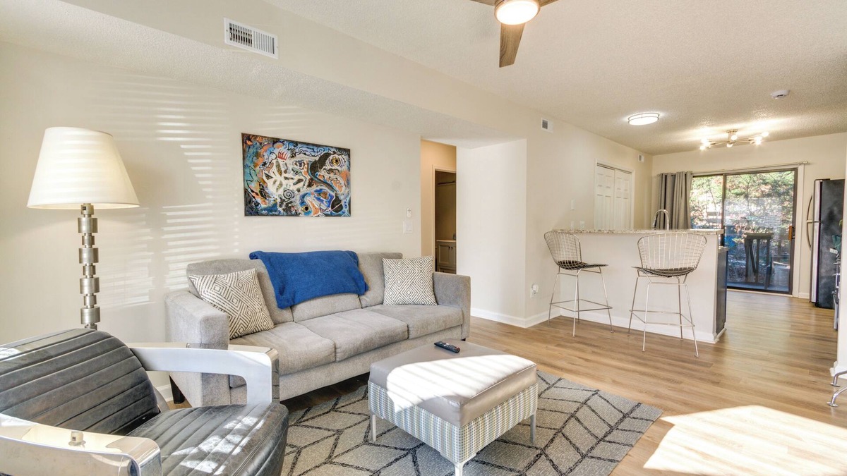Archdale Condo | 15 Mi to Greensboro: Archdale Condo w/Fireplace