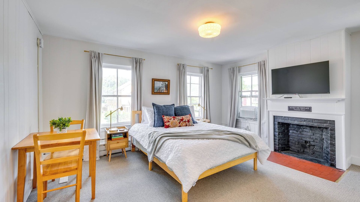 Waterbury Apartment | 15 Mi to Stowe Mountain Resort: Main Street Studio