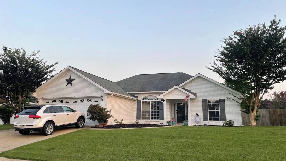 Northport House | 15 min drive to GAME day! 3b/2bth home