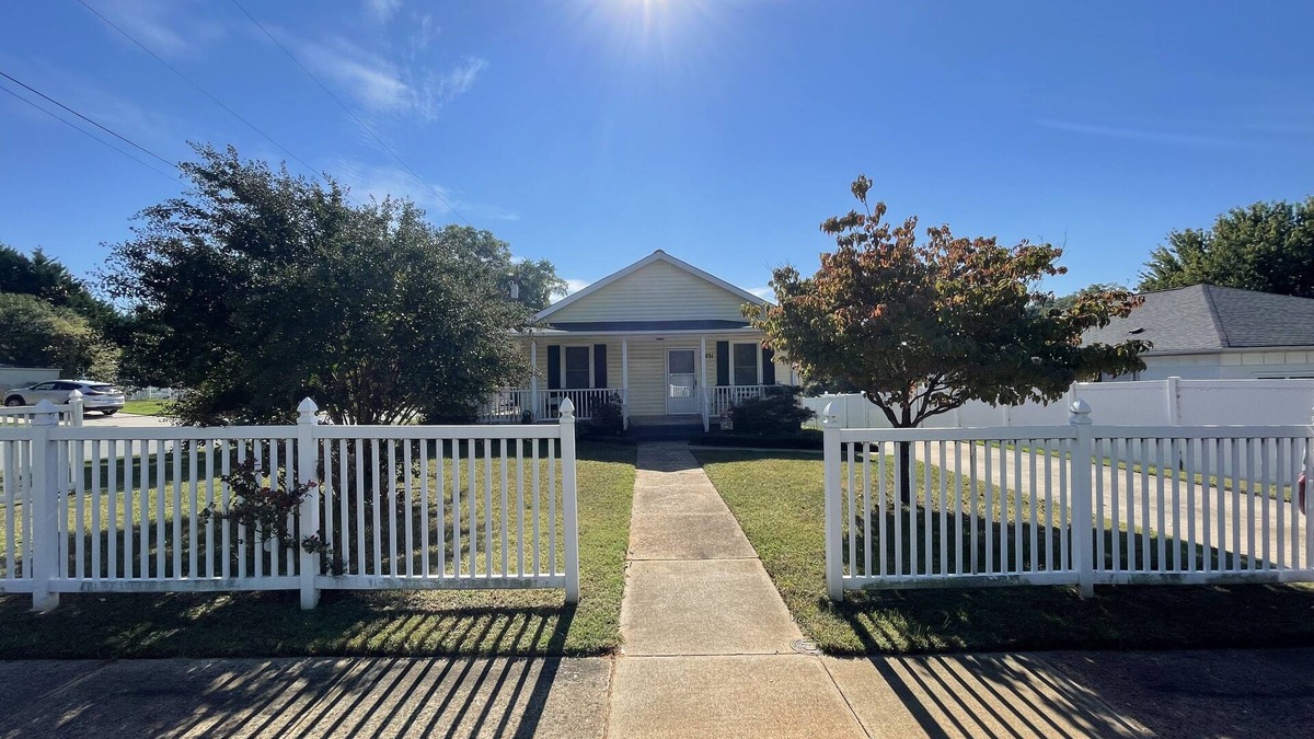 North Belmont House | 15 Min from CLT Airport! Spacious & Renovated!