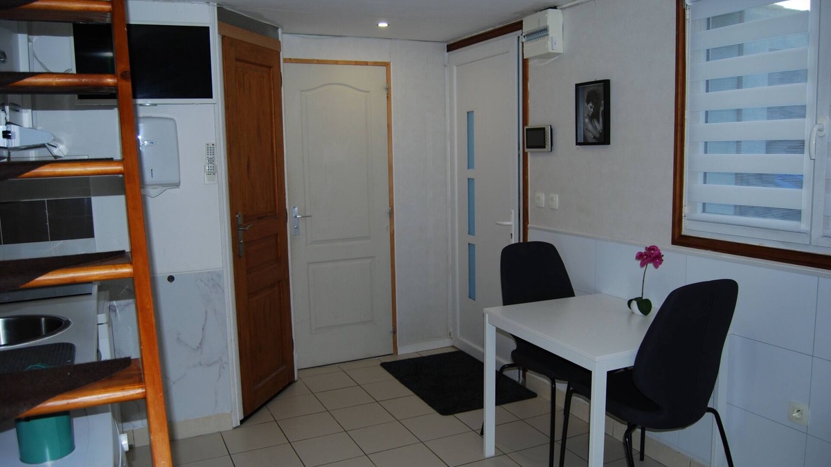 Dammartin-en-Goele House | 15 min from Roissy CDG Airport & 20 min from Parc Astérix, Small house on property