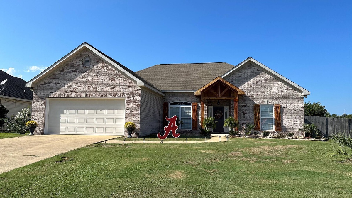 Northport House | 15 mins from downtown Tuscaloosa and University area in quiet safe neighborhood.