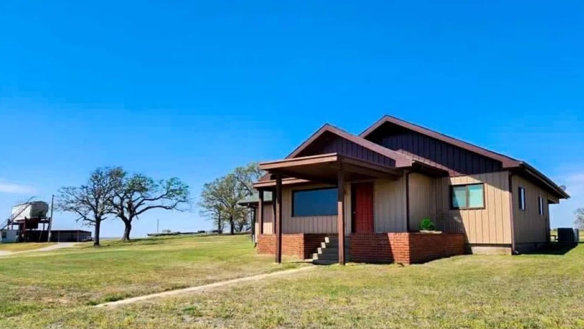 Pawhuska Other | 15 mins from Pioneer Woman, this Cozy Cowboy House is the perfect get away!