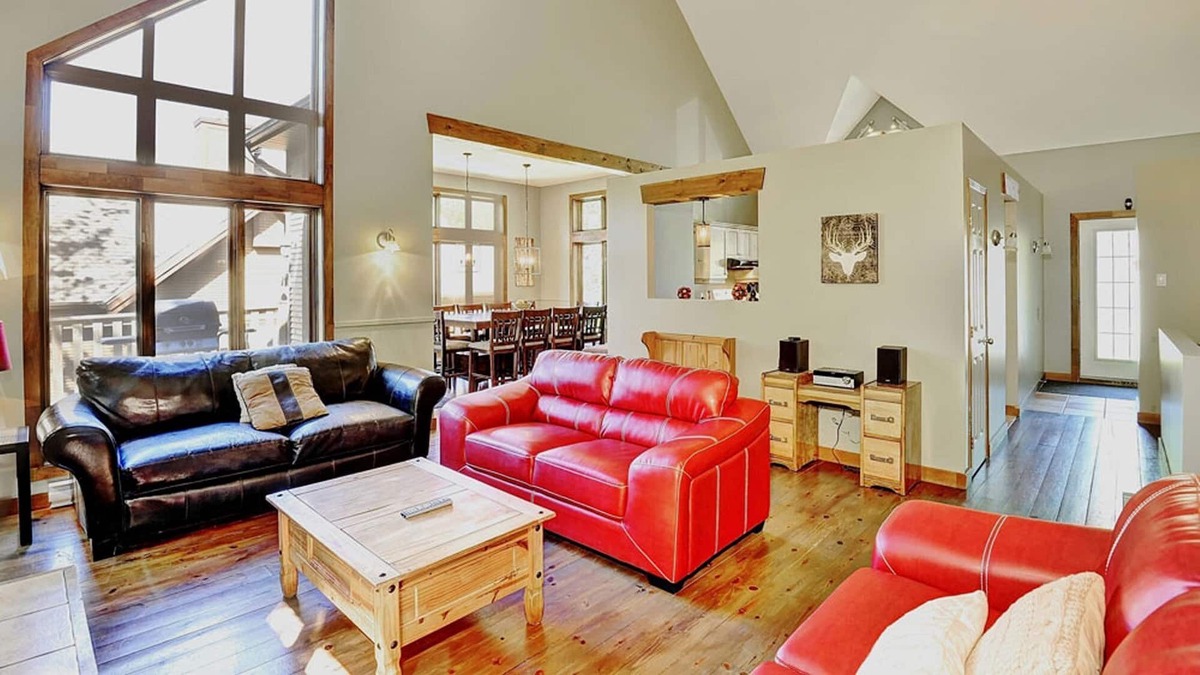 Stoneham House | 15 minutes North of old Quebec city / Sleep 18