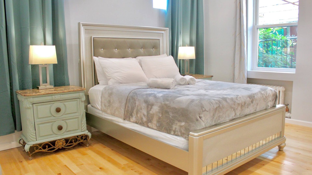 Queens Apartment | 15 Minutes From Manhattan Luxury 2-Bedroom Apartment in LIC/Astoria Queens
