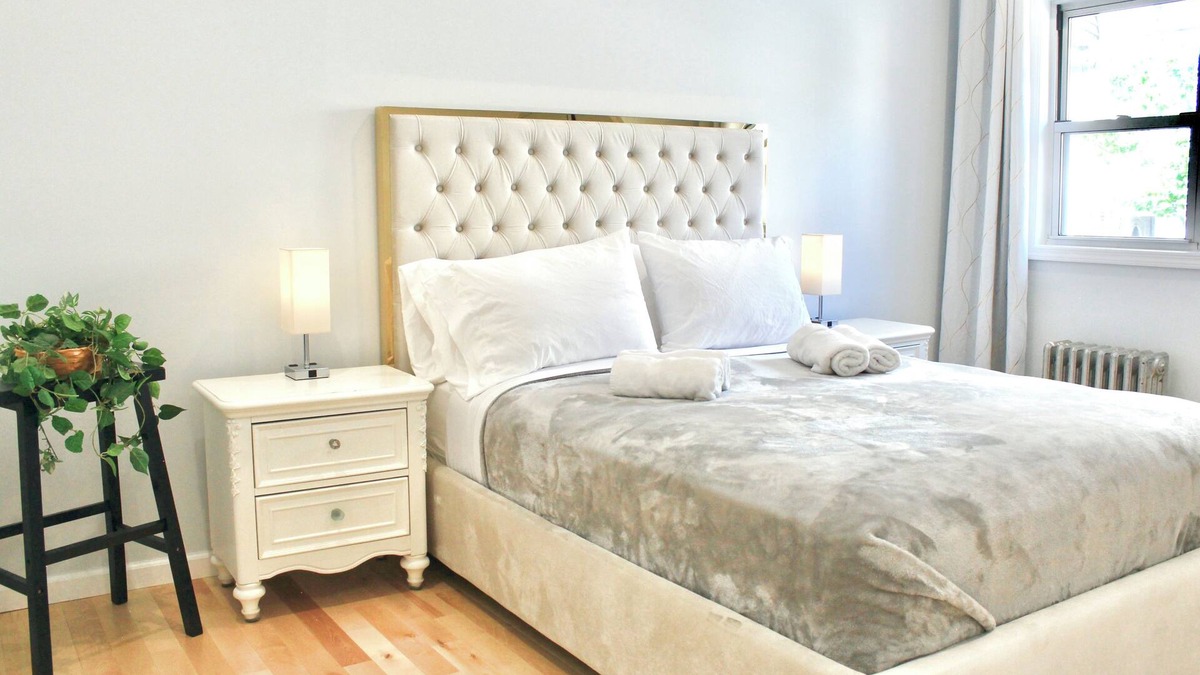 Queens Apartment | 15 Minutes From Manhattan Private 2-Bedroom in Astoria Queens/LIC