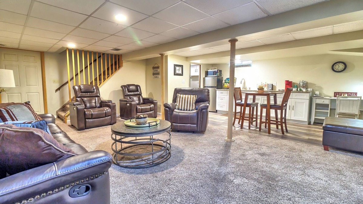 Clifton Park House | 15 Minutes from Saratoga Race Track!