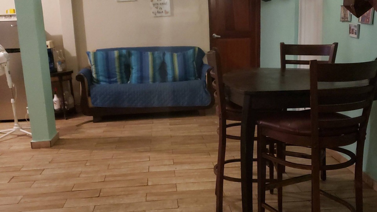 Cuevas House | 15 minutes from the airport. Spacious family house.