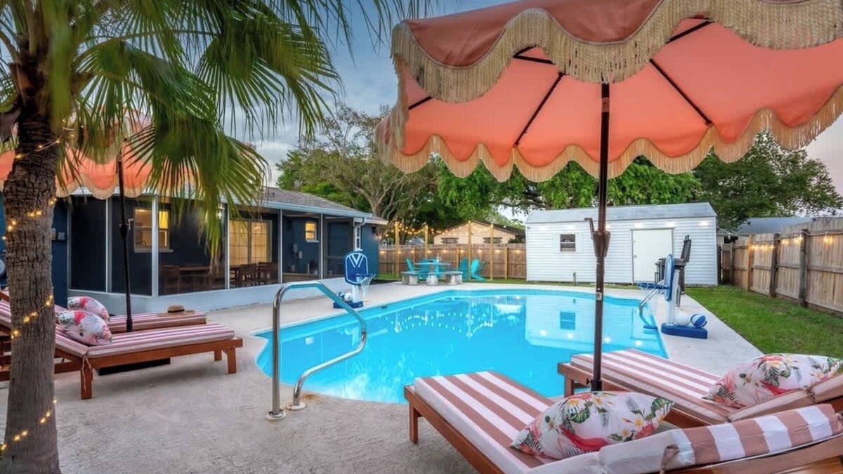 Seminole House | 15 Minutes to Beach Private Pool Mini-golf FirePit