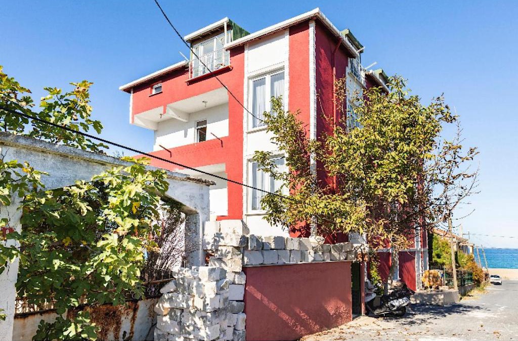 Arnavutkoy House | 15 minutes to istanbul airport with sea view