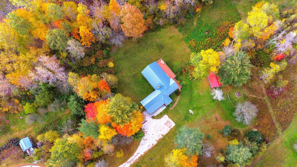 Pittsfield House | 15 Minutes to Killington & Golf - 2 Living Rooms - Next to Riverside Farm