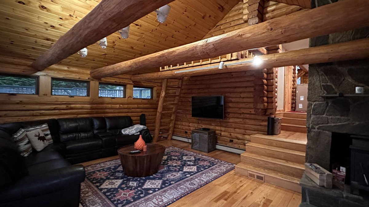 Chester House | 15 Minutes to ski Okemo - Mountain views from this magical log home on 6 acres