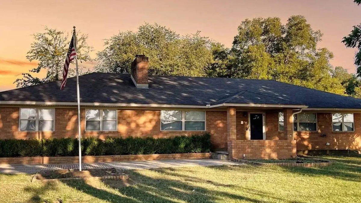 Owasso House | 15 minutes to the airport. A peaceful nest in the middle of the city.