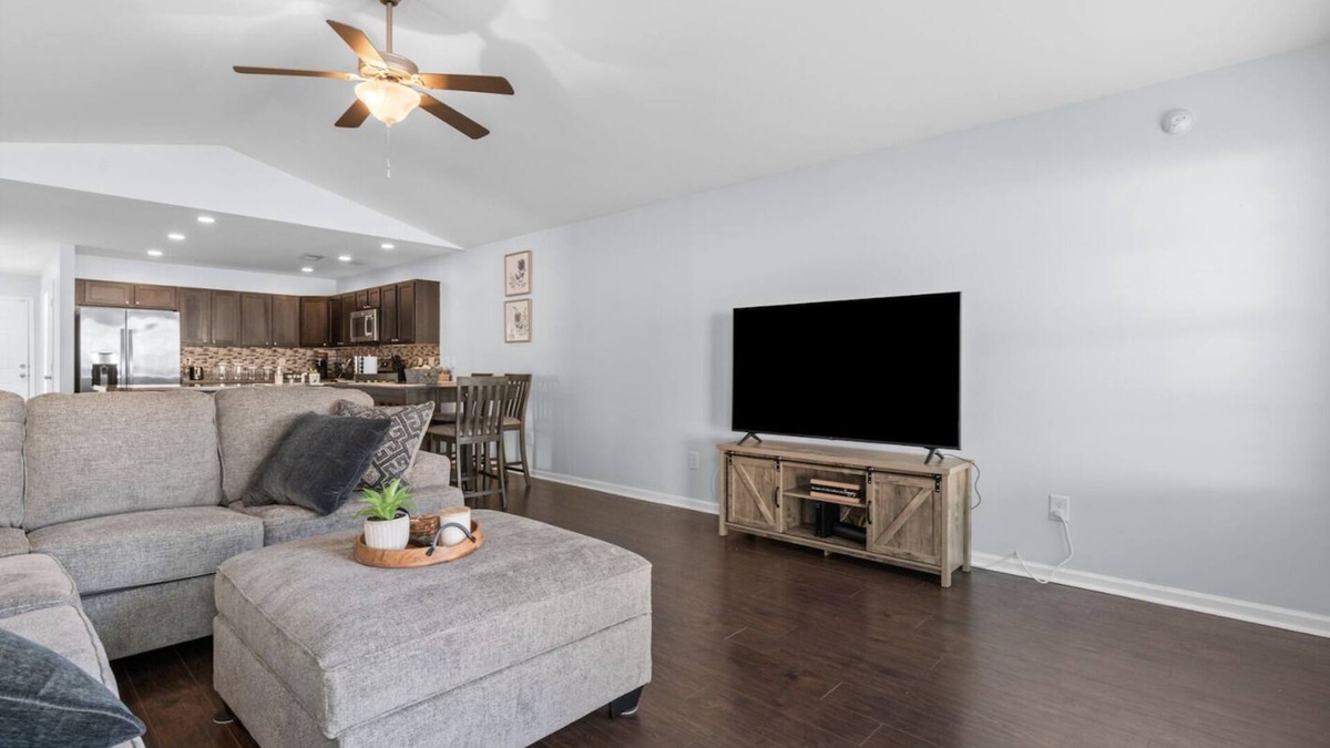 Lexington House | 15 Minutes to the horse park! Cozy 3 Bed, 2 Bath stay