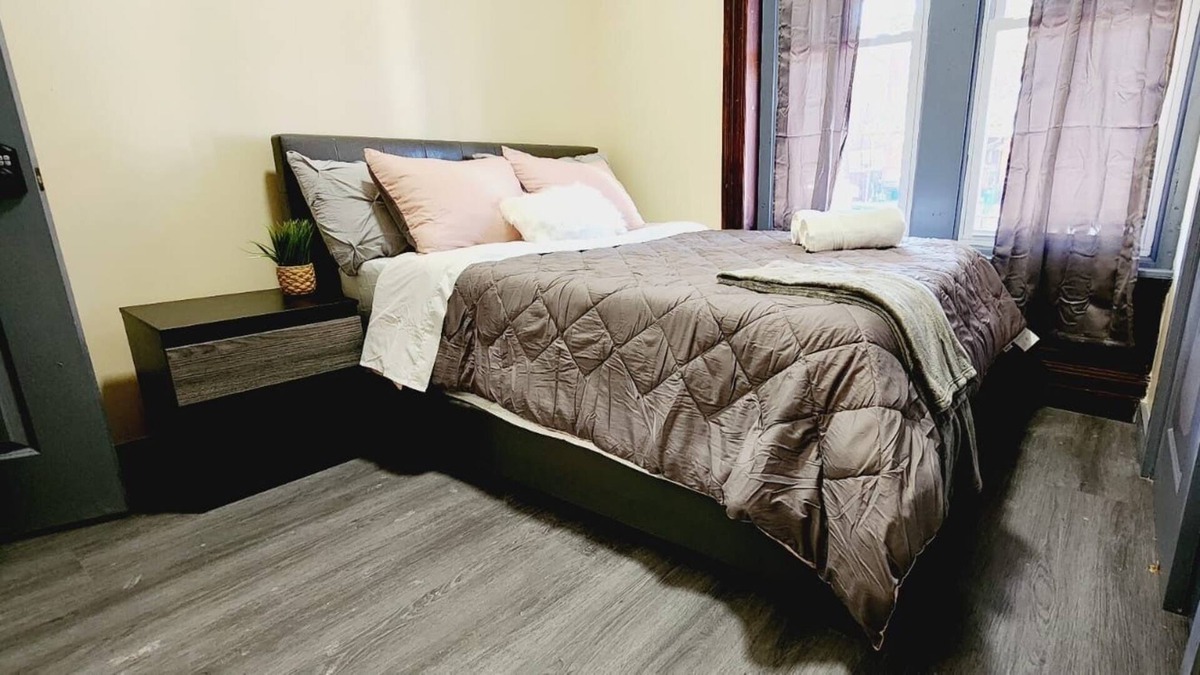 West Philadelphia House | #15 NEW Master Bedroom +Private Bath in Haddington