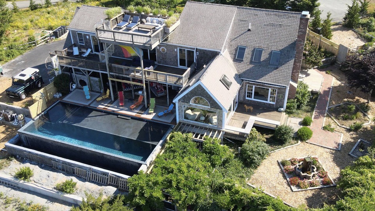 North Truro House | 15% OFF 25x42 heated pool, pets, ADA, EV car charger, 4 ensuite, private beach