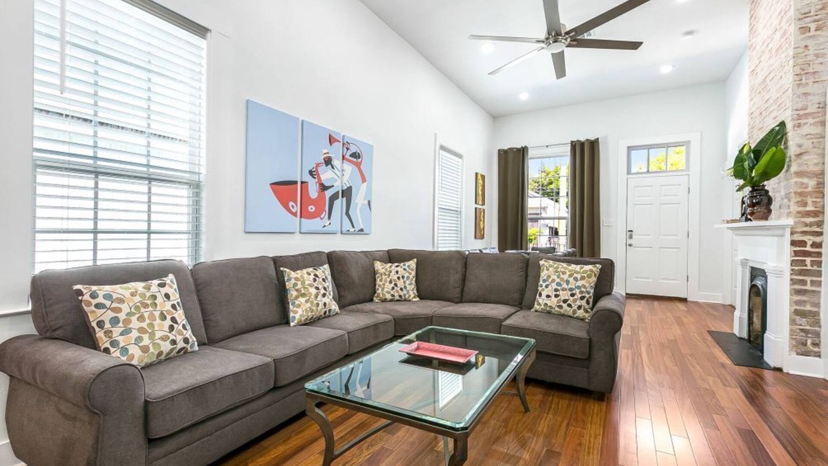 Irish Channel House | 15% OFF Monthly | 10% OFF Weekly-Spacious 5BR Near Magazine St & Uptown