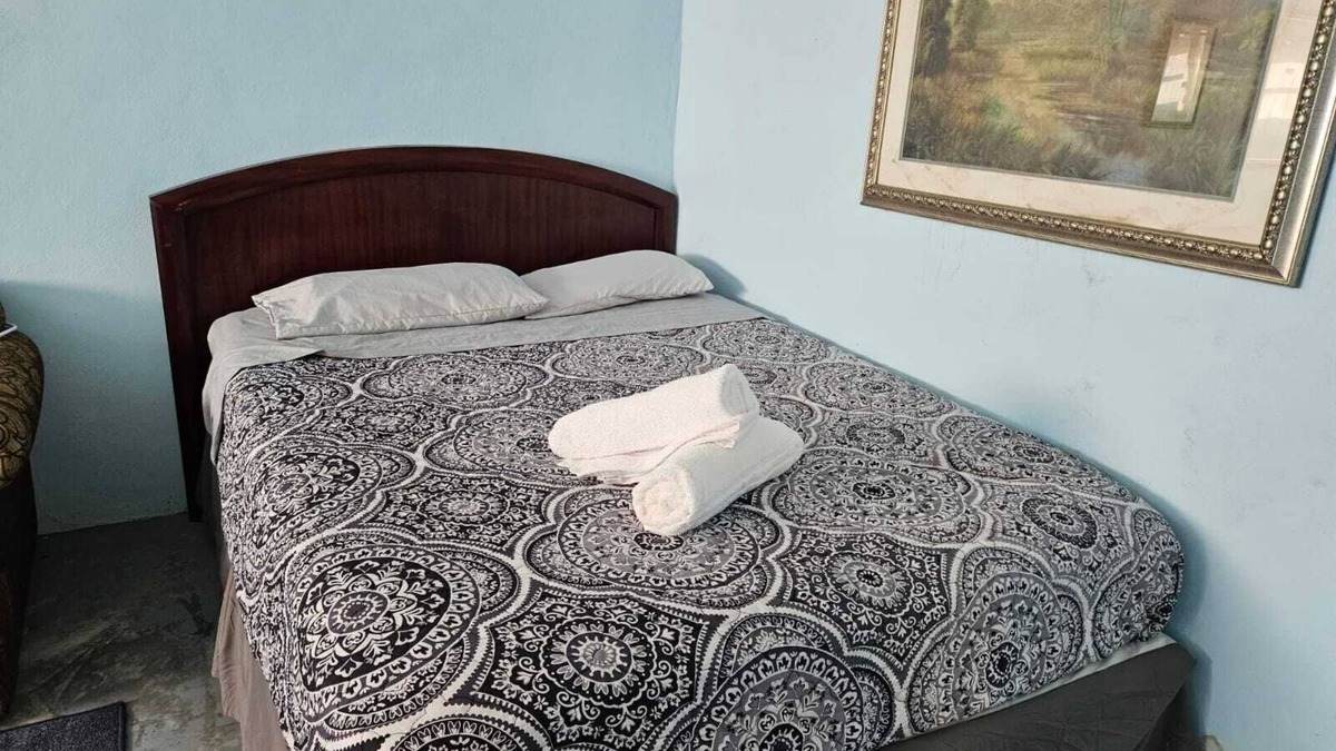 Arecibo Pueblo Apartment | 15 or More Stays- 6 BR Beach Vibes Home in Arecibo