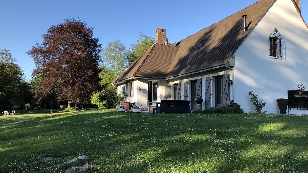 Ermenonville House | 15-person family home in a 10-hectare private estate, 1h from Paris