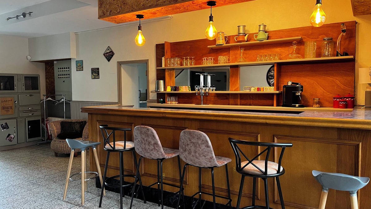 Varzy House | 15-person gite with 6 bedrooms and bar area ideal for family reunions!