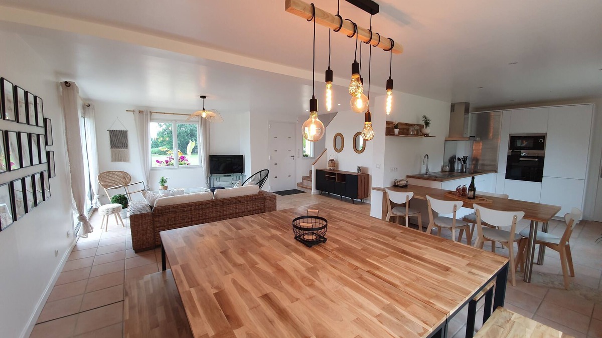 Plouegat-Moysan House | 15-person house in the countryside 10 km from the beach