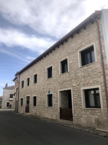 Montemayor de Pililla House | 15 VENCEJOS