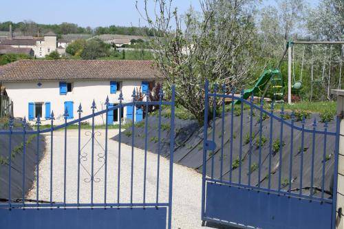 Saint-Laurent-du-Plan House | 150 m² House ∙ 3 bedrooms ∙ 11 guests