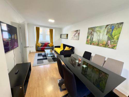 Grove Green Apartment | 150 m² Apartment ∙ 3 bedrooms ∙ 14 guests