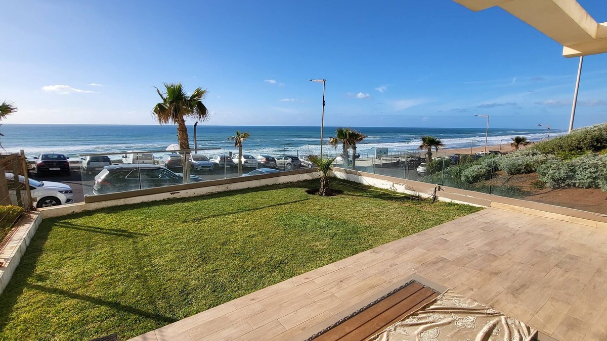 Ameur Apartment | 150 m² apartment directly on the beach with 2 gardens and swimming pool