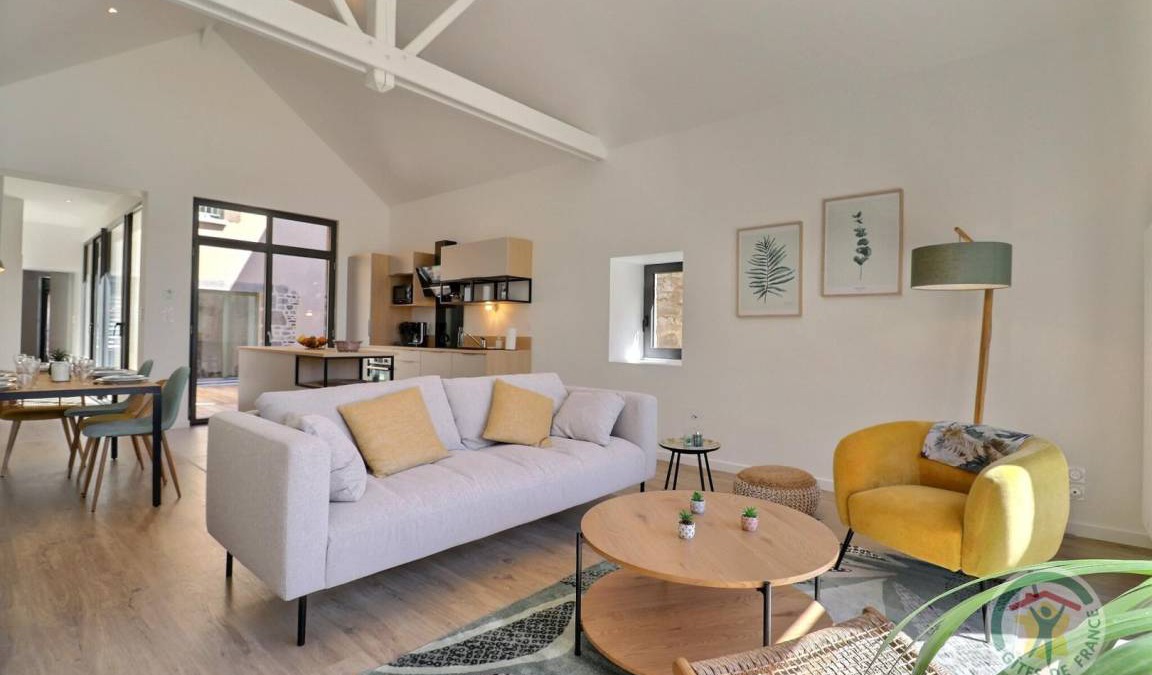 Combourg House | 150 m² Gîte ∙ 4 bedrooms ∙ 8 guests