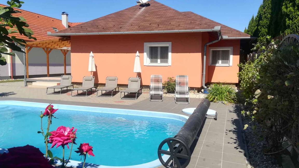 Balatonszentgyoergy House | 150 m² House ∙ 3 bedrooms ∙ 6 guests