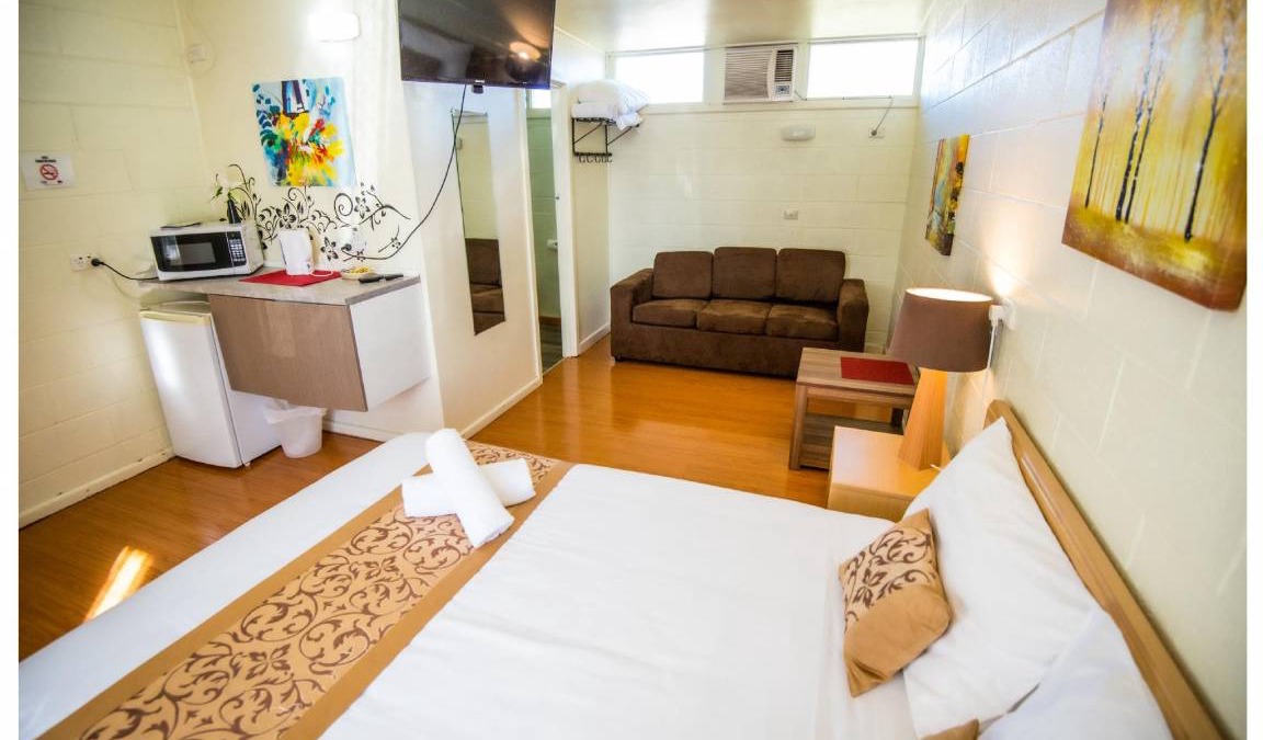 Strathmerton House | 150 m² Motel ∙ 4 bedrooms ∙ 13 guests