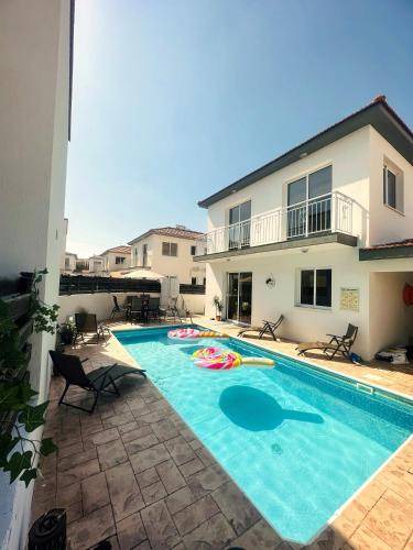 Alethriko Villa | 150 m² Villa ∙ 4 bedrooms ∙ 8 guests