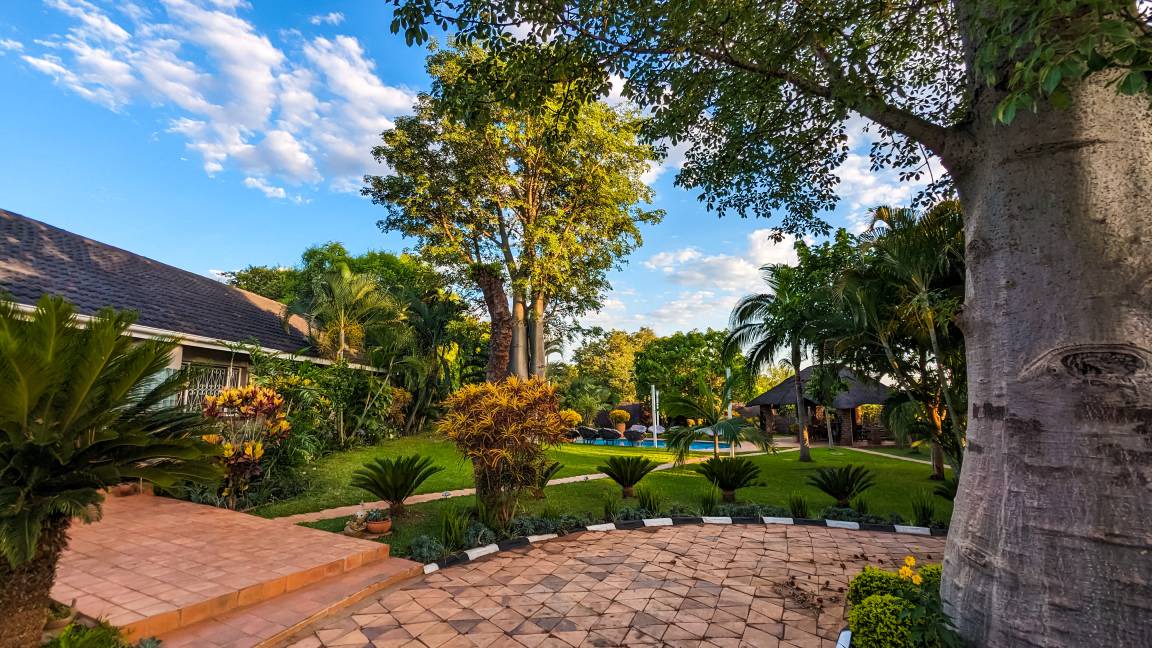 Victoria Falls Villa | 150 m² Villa ∙ 5 bedrooms ∙ 16 guests