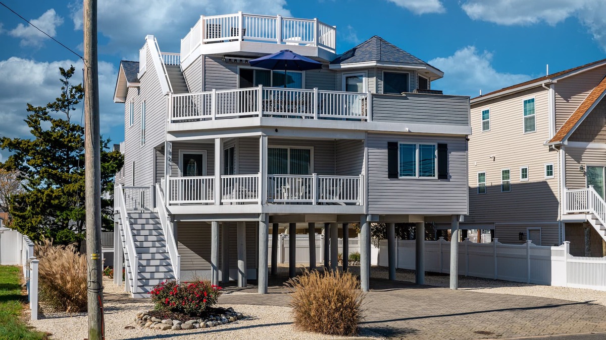 Ship Bottom House | 1500 for Chowderfest or Kite fest visit now booking! Special rate nice package