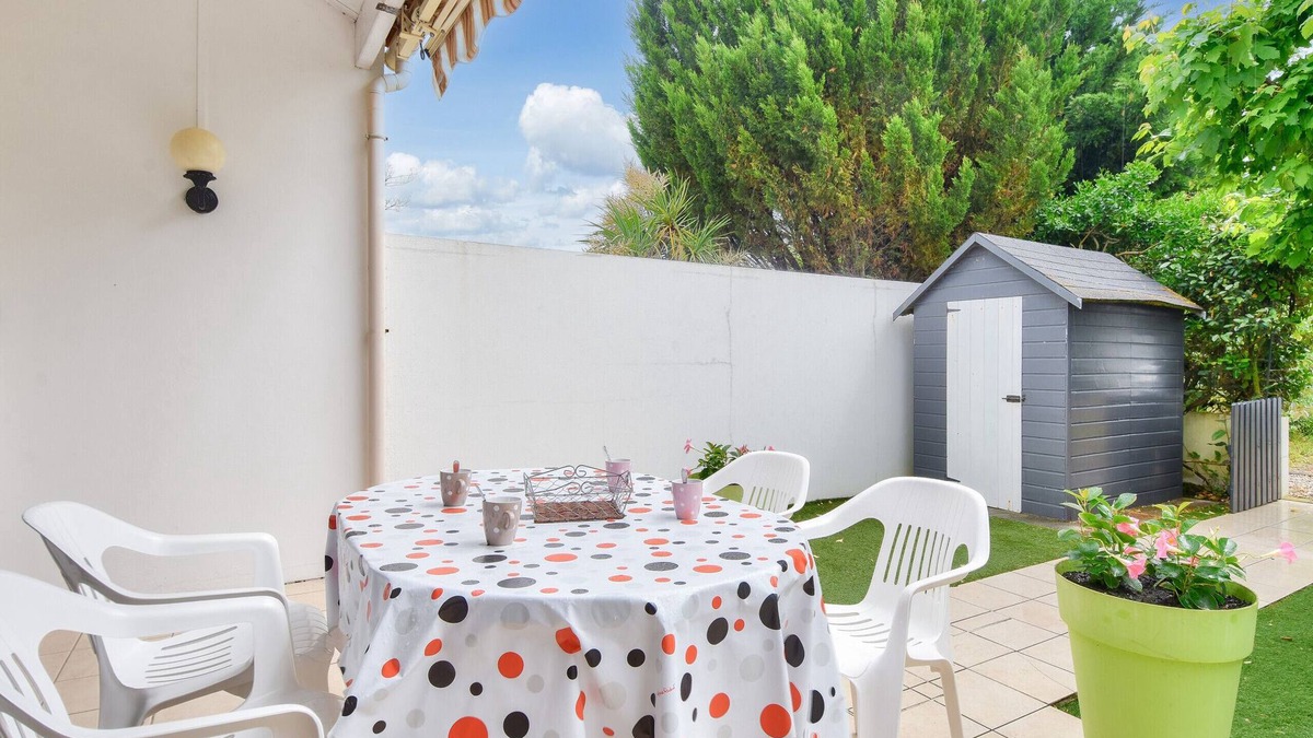 Saint-Hilaire-de-Riez Ski Chalet | 150m beach - House for 4 - Colourful terrace