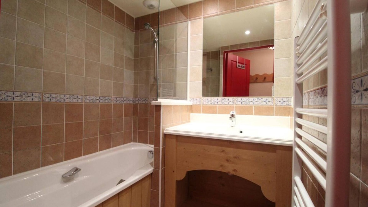Val Cenis Apartment | 150m from ski slopes, 2nd floor, view mountain, fitness, swimming pool, balcony, tv, ski locker