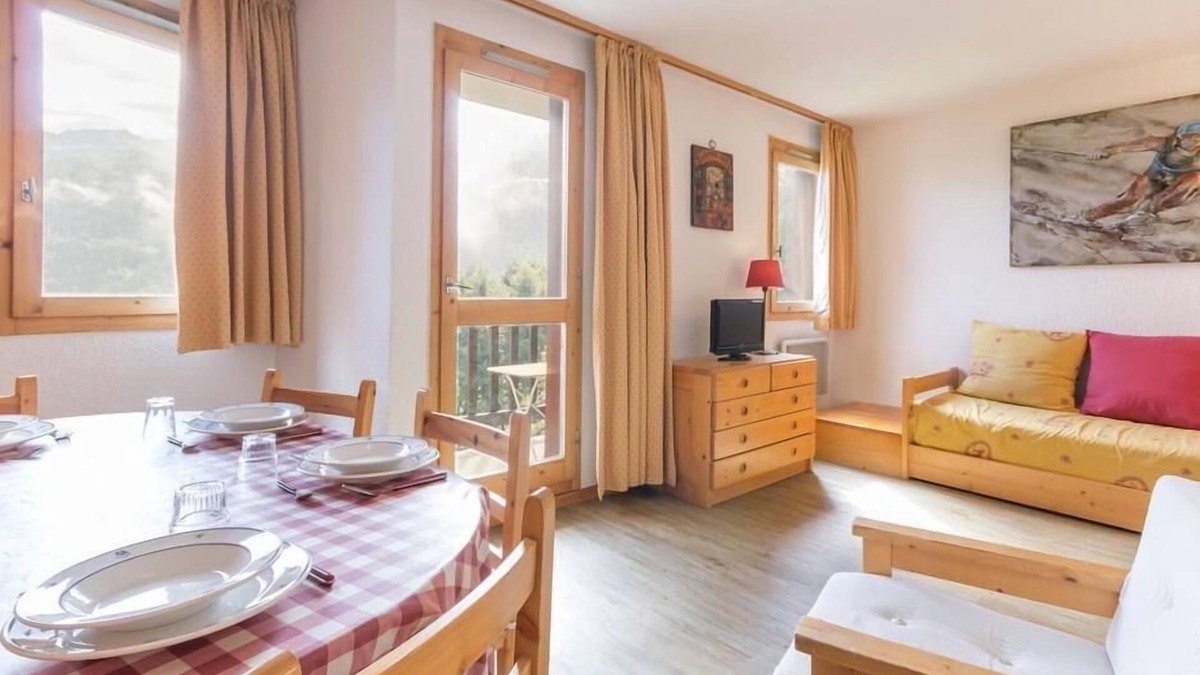 Montchavin Apartment | 150m from resort center, 1st floor, balcony, tv, ski locker, 33m², Montchavin La Plagne