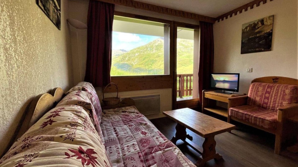Les Menuires Apartment | 150m from shops, floor -3, balcony, tv, ski locker, 35m², Les Menuires